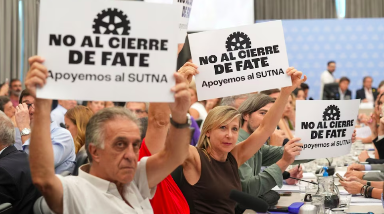 Cierre de Fate: la Justicia ordenó el inmediato desalojo de los trabajadores que permanecen en la fábrica