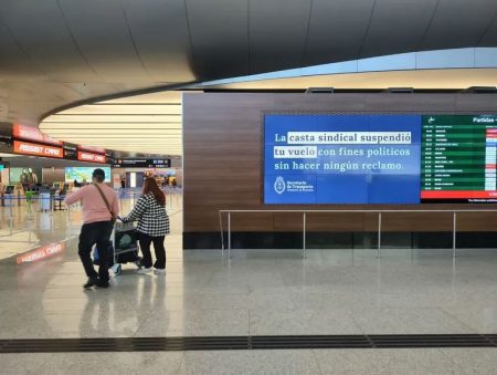 “La casta sindical suspendió tu vuelo”, el duro mensaje del Gobierno contra el paro de pilotos de Aerolíneas Argentina