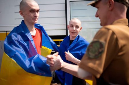 Rusia y Ucrania realizaron el primer intercambio de prisioneros de guerra menores de 25 años