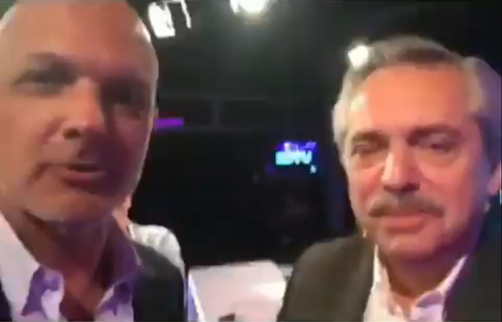 El mamarracho de Buzzi haciéndose selfies con Alberto Fernández