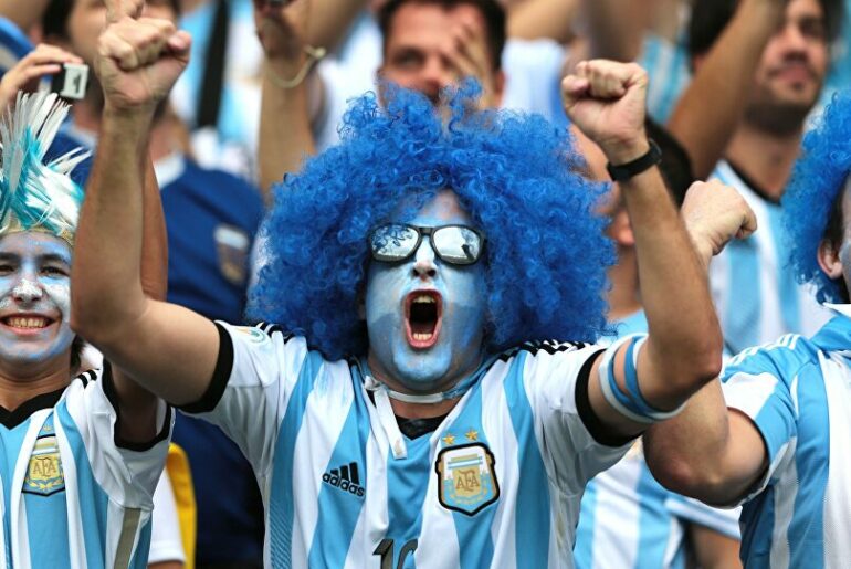 Fútbol Argentino: Comenzarán a estudiar el regreso de hinchas
