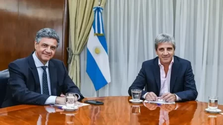 La Corte Suprema volvió a citar a Jorge Macri y Luis Caputo a una audiencia por el conflicto de la coparticipación.