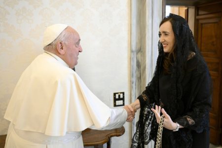 Victoria villarruel con el papa