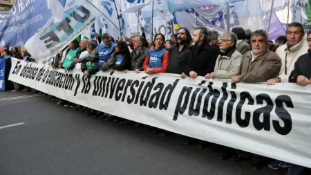 Segunda marcha universitaria en el país