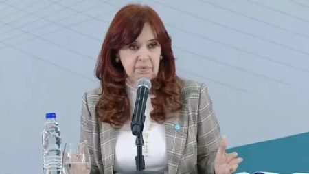 Denuncian a Cristina Kirchner por cobrar $6 millones de más en su jubilación