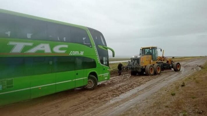 Colectivo Encajado en Ruta 40