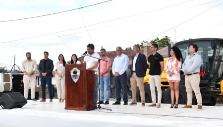 Merino inaugurando obras en Trelew