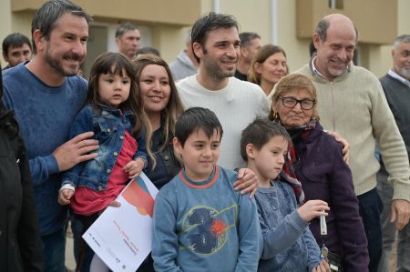 Torres entrega viviendas en Trelew