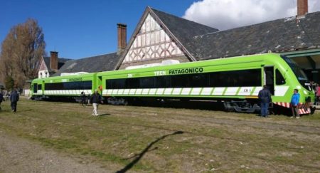 Tren Patagónico cruzando Río Negro