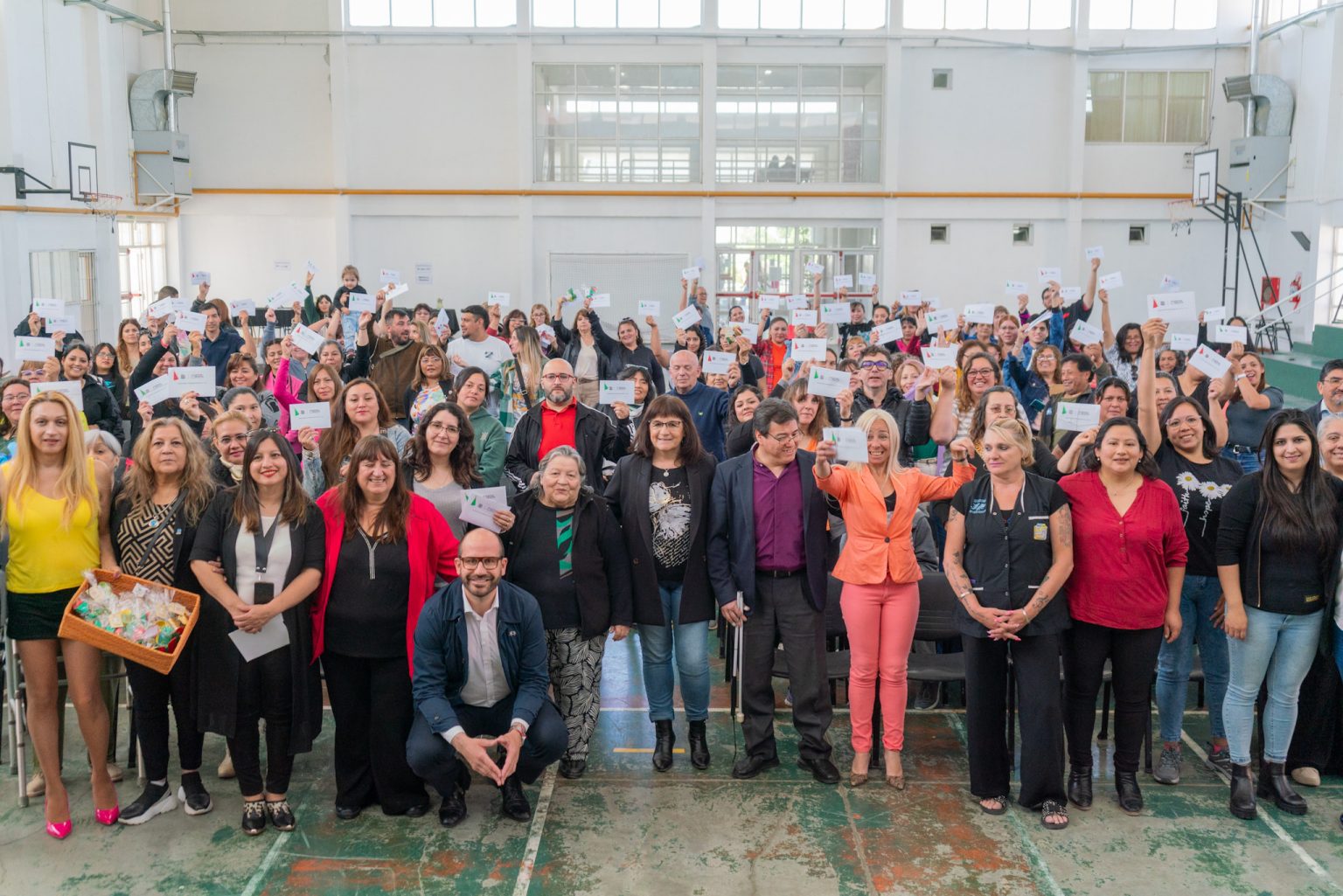 Entregan partida del Fondo de Asistencia Educativa en Comodoro