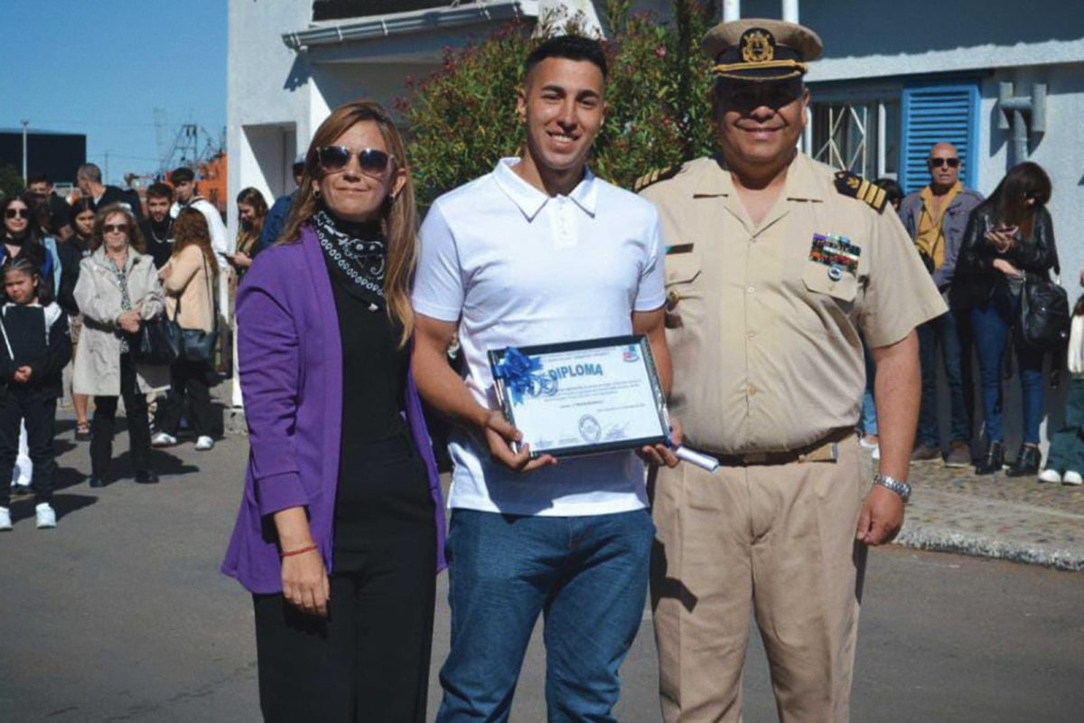 estudiantes en municipalidad de Rawson