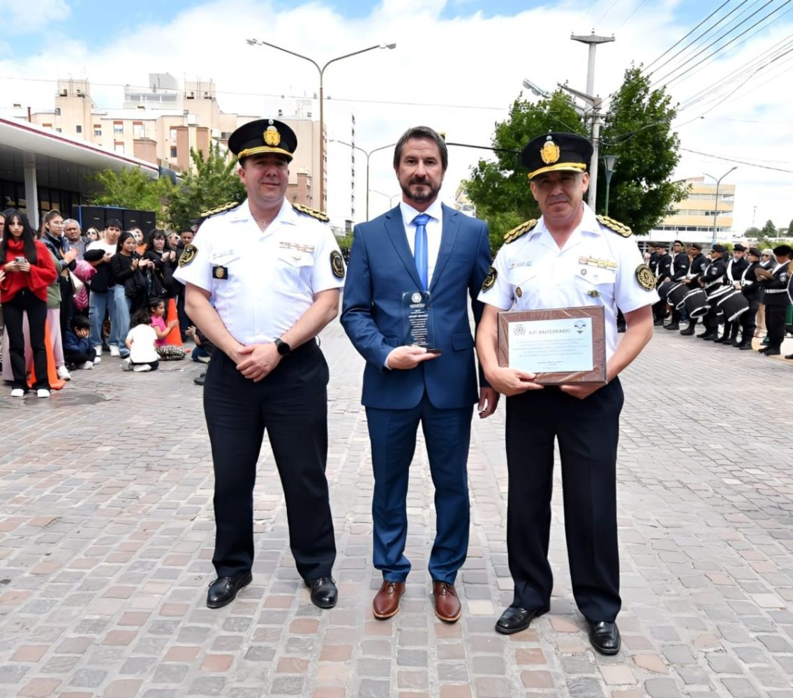 autoridades en el 67º de la Policía del Chubut