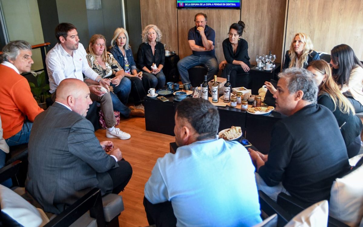 Reunión del intendente con productores