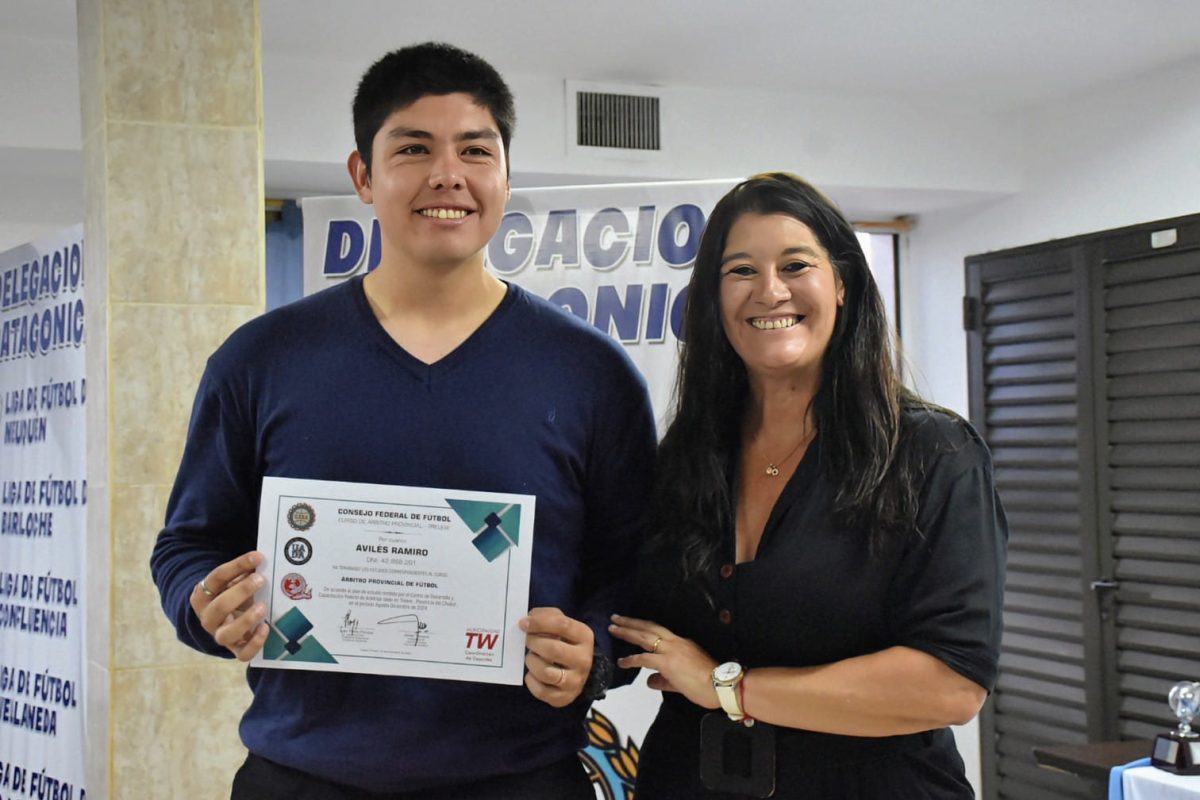 entrega de diplomas en Escuela Provincial de Arbitros