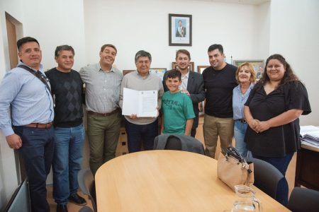 Javier Treuque recibe reconocimiento