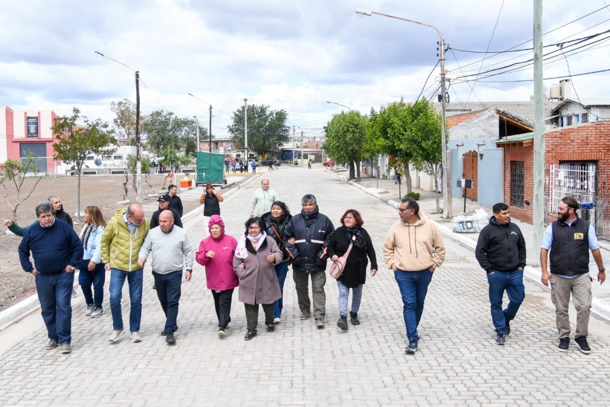 Inauguran nuevo adoquinado en Puerto Madryn