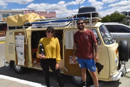 Recorren la Patagonia en una combi y desean llegar a Alaska