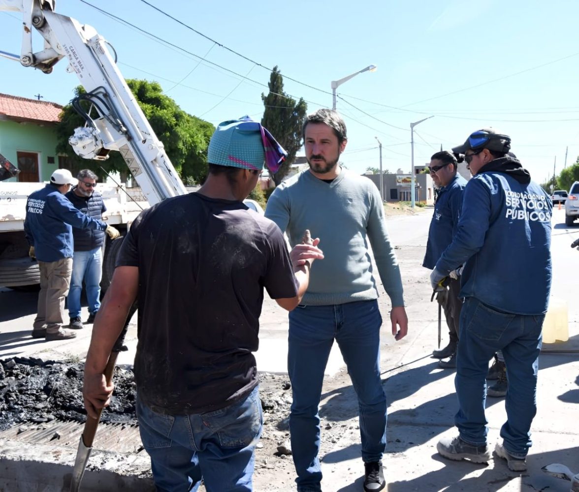 Trelew colocó nuevas tapas de los pluviales