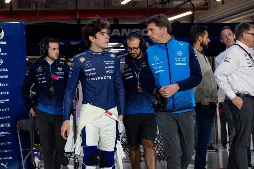 Franco Colapinto junto a James Vowles, el jefe de equipo de Williams