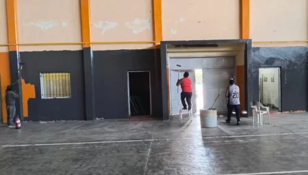 Gimnasio de Camarones renovado