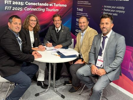 Chubut firma convenios turísticos en FITUR