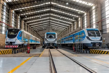 Locomotora en la línea San Martín