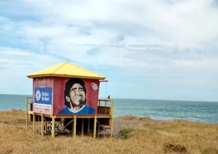 Mural de Maradona restaurado