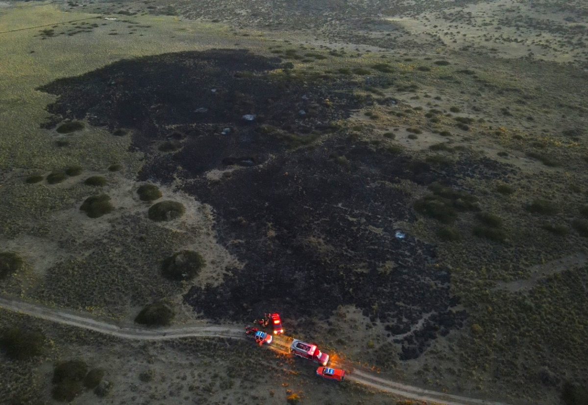 Chubut incendio en Bahía Cracker