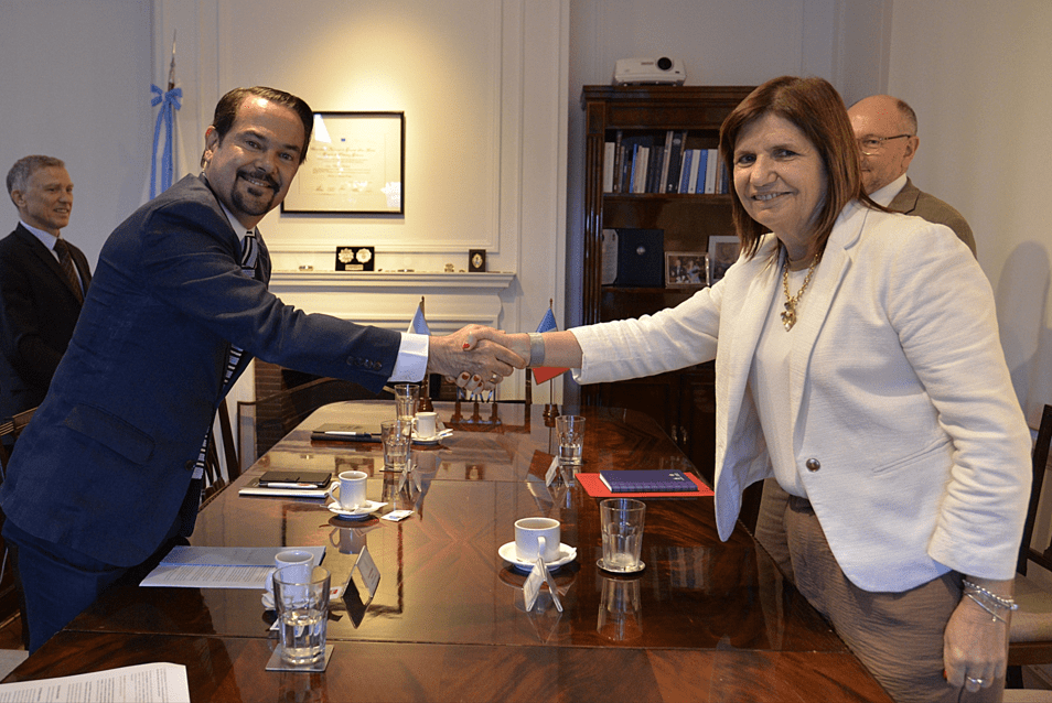 Bullrich y embajador de Francia