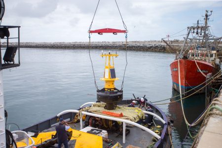 Boya Oceanográfica trasladada al mar