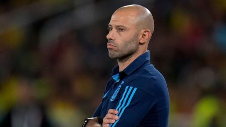 Mascherano preocupado por “corta plantilla”