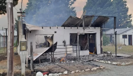 Epuyén incendios viven en carpas