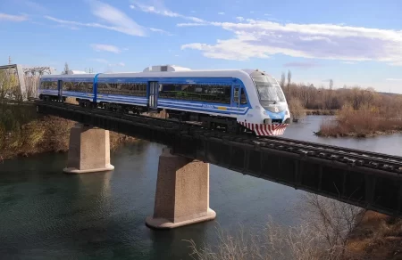 Tren del Valle en servicio