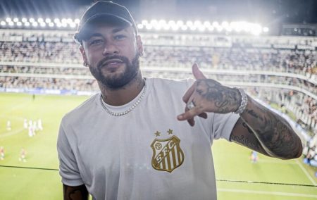 Neymar llega a Santos