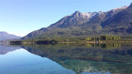 Puerto Patriada lago azul