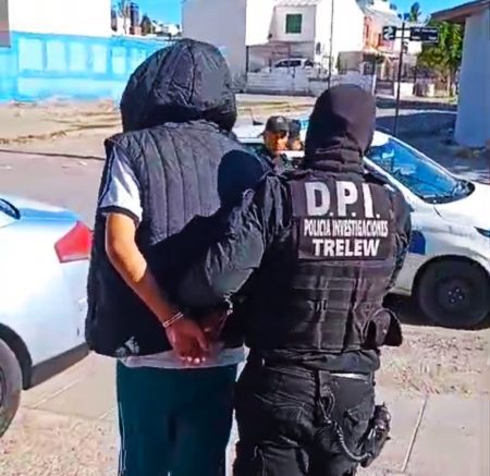 Policía Chubut menor Trelew