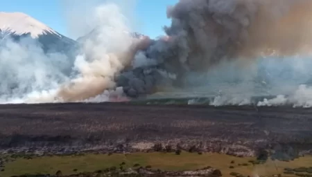 Incendio avanza hacia Río Pico