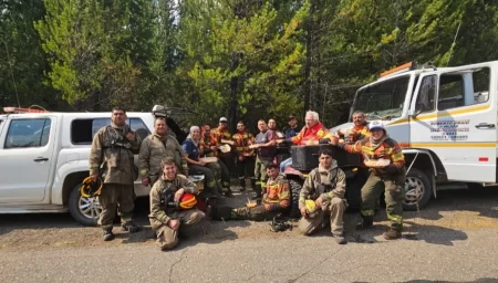 Bomberos combaten incendios Chubut