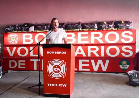 Merino reconoce compromiso Bomberos