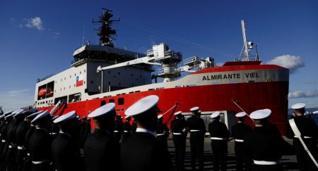 Buque Almirante Viel en la Antártida