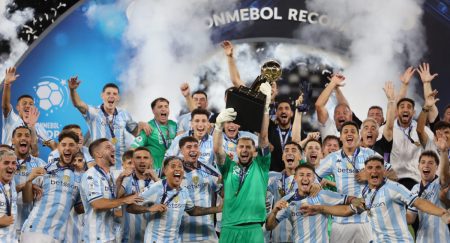 Racing campeón Recopa