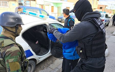 Policía detiene delincuente en Trelew