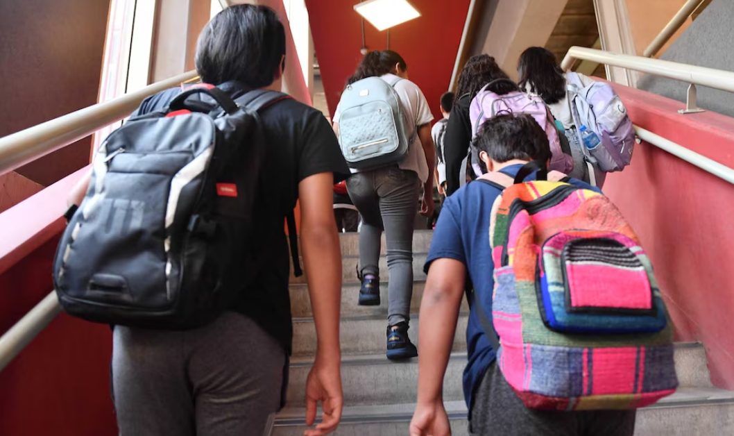 Comienzan clases paro docente