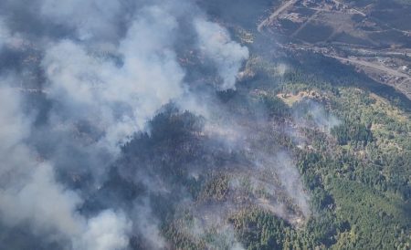 Tres incendios siguen activos