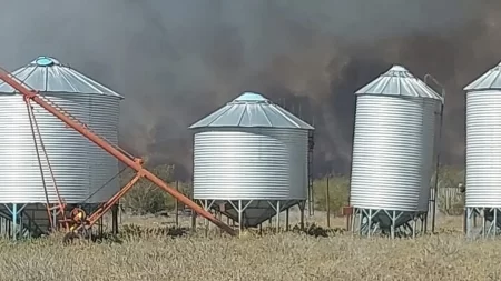 Incendio en campo patagónico