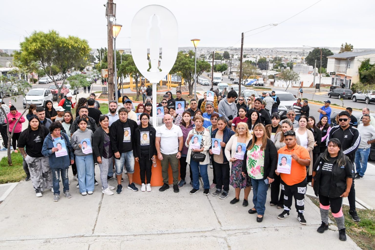 Sastre visita plaza “Cacique Valentín Sayhueque”