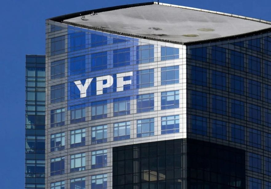 YPF y socios negocian