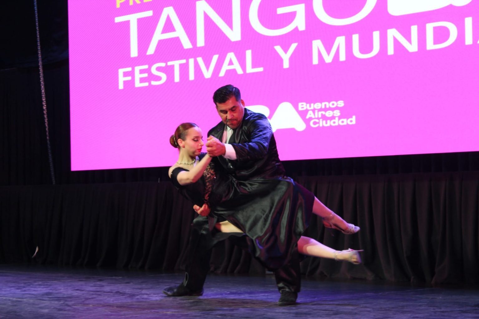 Bailarines de tango en competencia