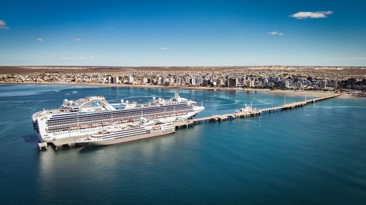 Dos cruceros Puerto Madryn