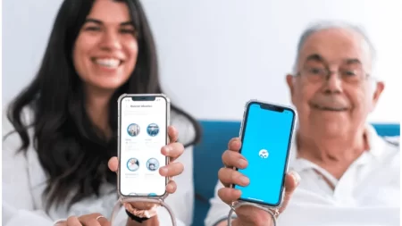 App permite "adoptar" abuelo